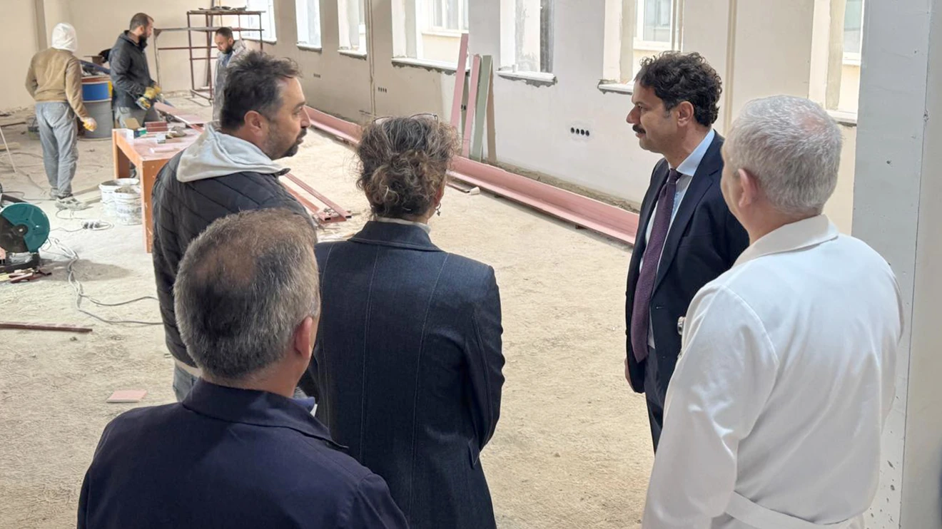 Rektör Yılmaz, Tıp Fakültesindeki yenileme çalışmalarını inceledi